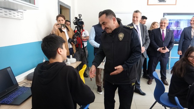 Samsun'da polislerden öğrencilere güvenli internet uyarısı