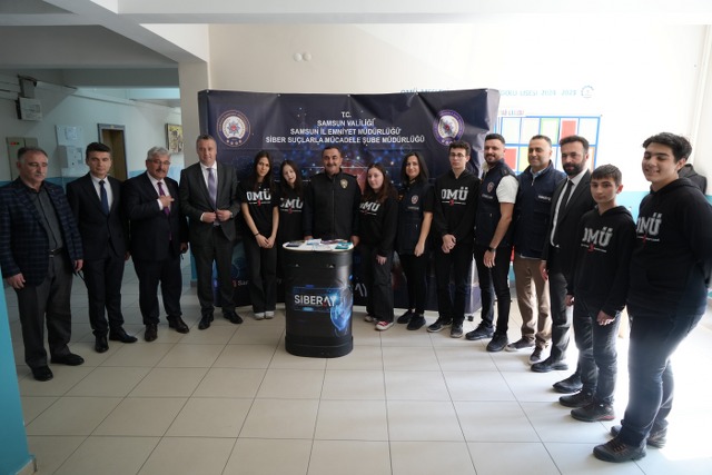 Samsun'da polislerden öğrencilere güvenli internet uyarısı
