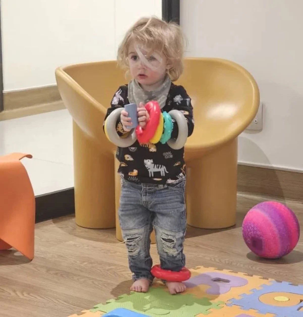 2 yaşındaki çocuk ‘öpücük’ yüzünden kör oldu!