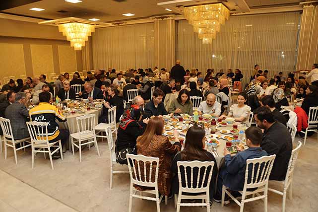 Başkan Sandıkçı sağlık çalışanlarına iftar verdi