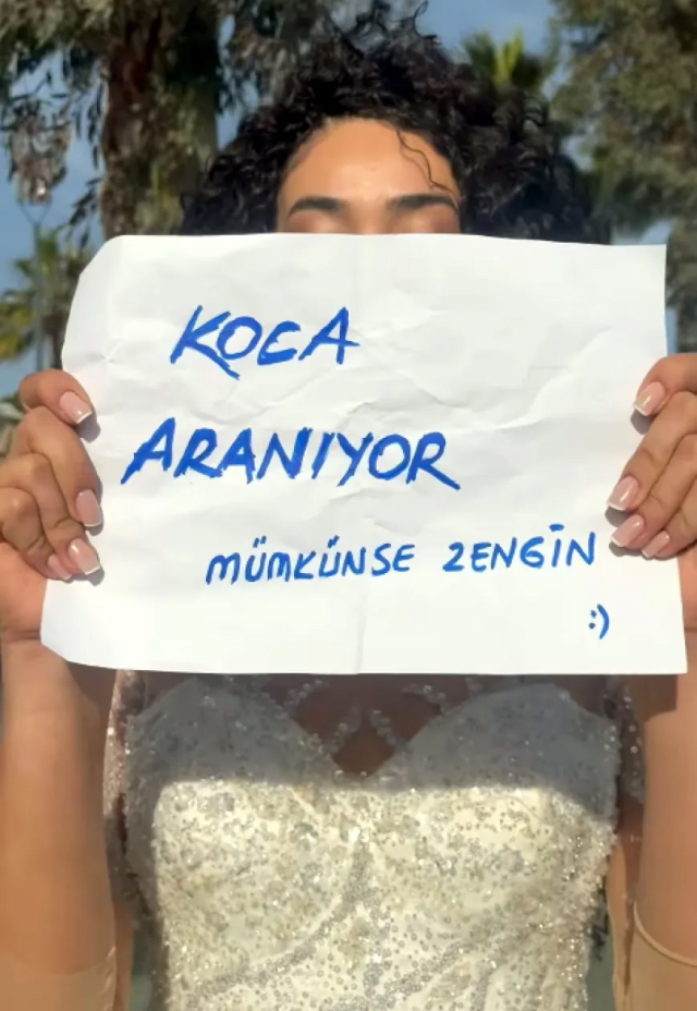 Gelinlikle sokağa inip koca aradı: “Koca aranıyor mümkünse zengin”