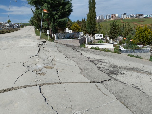 Samsun'da mezara gitmek için yol yok! Derecik Mezarlığı'na ulaşılamıyor!