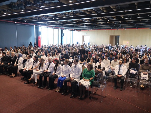 Samsun Üniversitesi Tıp Fakültesi öğrencilerinin beyaz önlük giydi