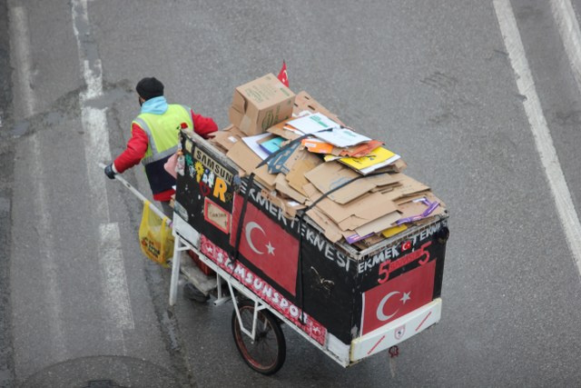 Samsun'da kağıt toplayıcısının Türkiye ve Samsunspor sevgisi