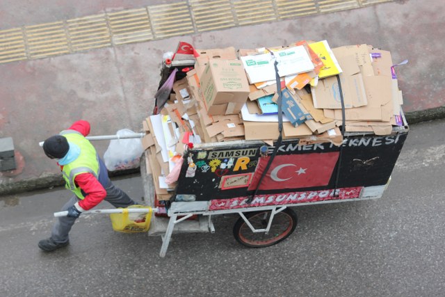 Samsun'da kağıt toplayıcısının Türkiye ve Samsunspor sevgisi
