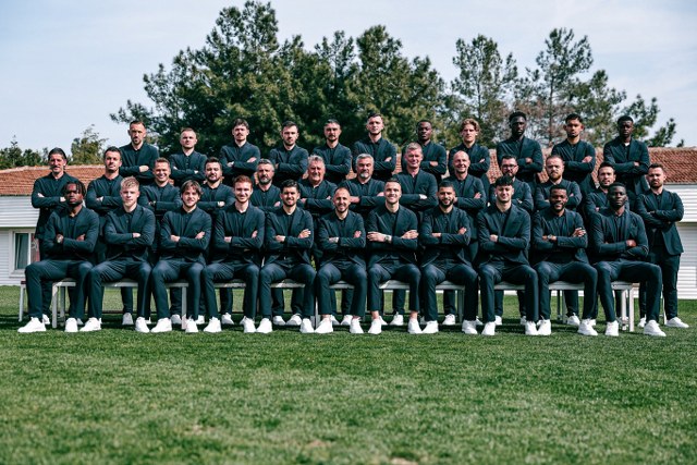 Samsunspor kafilesinin Fener maçına giderken giydiği kıyafetler gündem oldu