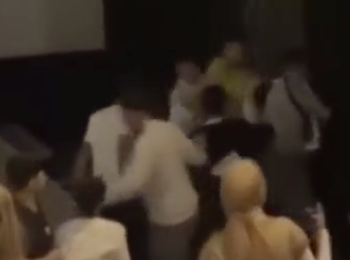 Ünlü rapçi Çakal’ın film tanıtımda büyük kavga! Yumruklar havada uçuştu