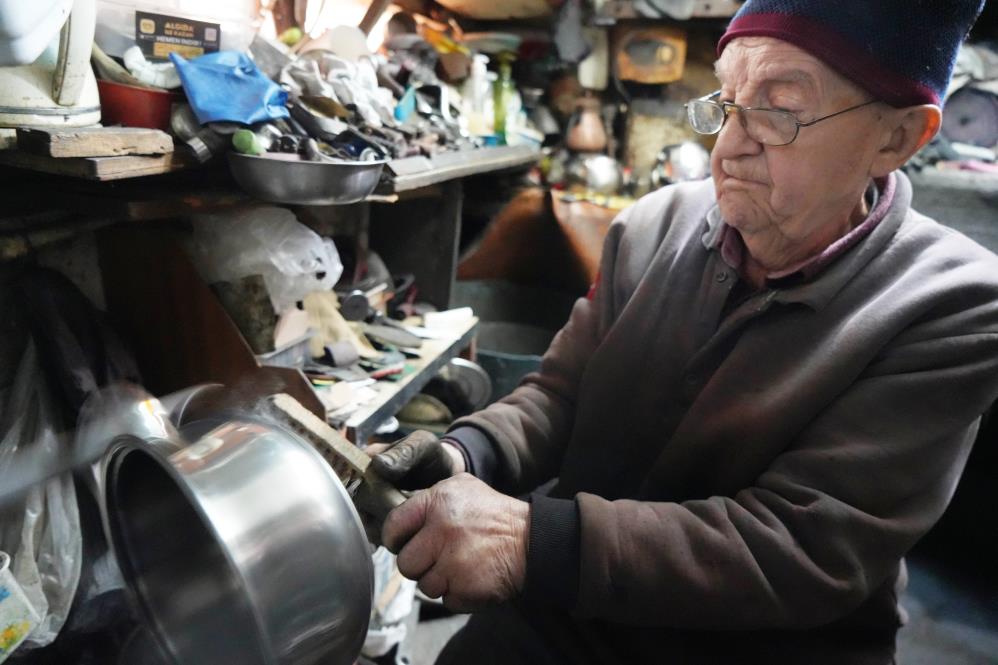 Samsun'da 80'lik usta esleğini tutkuyla sürdürüyor