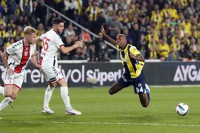 Fenerbahçe - Samsunspor maçının ilk devresi sona erdi