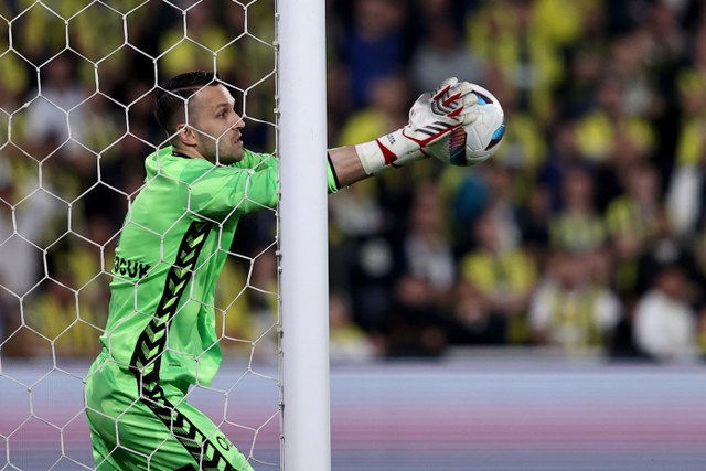 Okan Kocuk'tan Fenerbahçe maçında inanılmaz kurtarış!