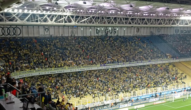 Samsunsporlu Yunus Emre Çift 1 puanı Yüksel Yıldırım'a armağan etti