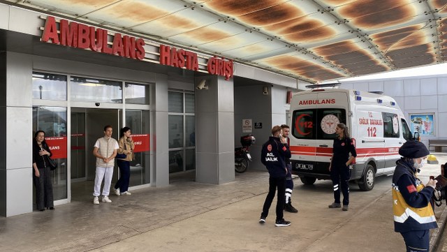 Derste korku dolu anlar! Öğrencilerin üzerine tavan sıvası çöktü! 4 öğrenci yaralandı