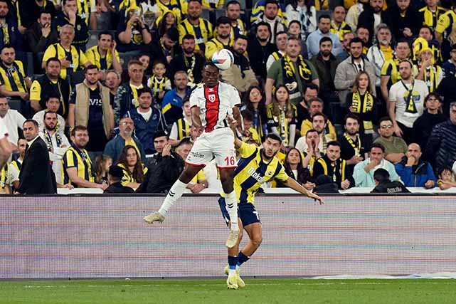 Topun oyunda en fazla kaldığı maç Fenerbahçe - Samsunspor