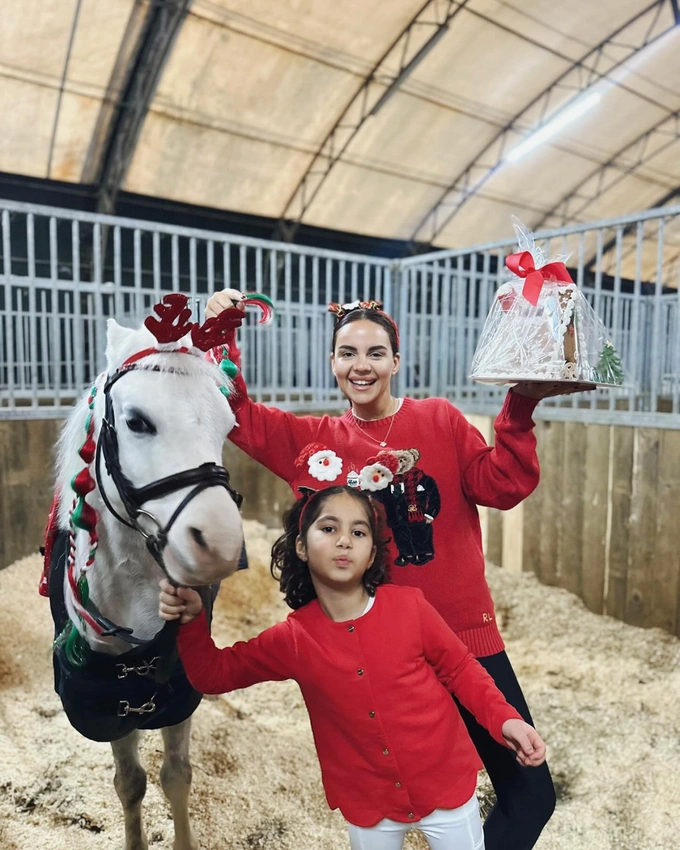 Ünlü sunucunun 7 yaşındaki kızına köpek saldırdı! Sırtından ısırıp yerde sürükledi