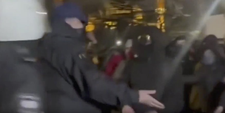 İstanbul’da protesto sırasında komisere ‘teke tek’ diyen eylemciye beklemediği karşılık