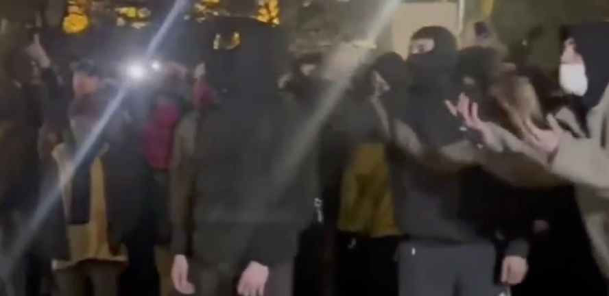 İstanbul’da protesto sırasında komisere ‘teke tek’ diyen eylemciye beklemediği karşılık