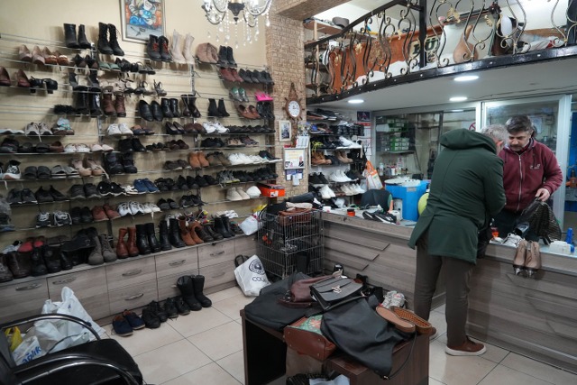 Samsun'da kara kış ayakkabı tamircilerinin işlerini açtı