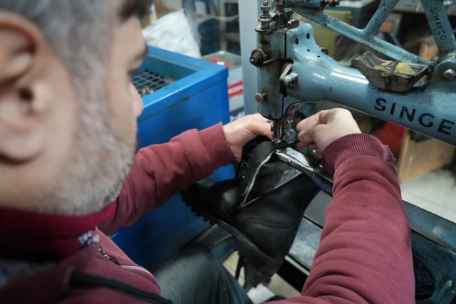 Samsun'da kara kış ayakkabı tamircilerinin işlerini açtı