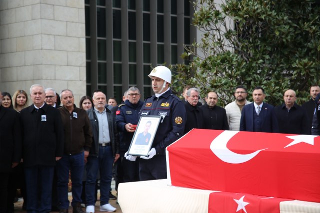 Yangından dönerken kaza yaptı hayatını kaybetti! 5 ay önce nişanlanan itfaiye eri toprağa verildi
