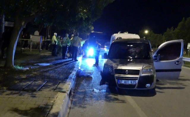 Kazada yola fırlayan genç kız hayatını kaybetti