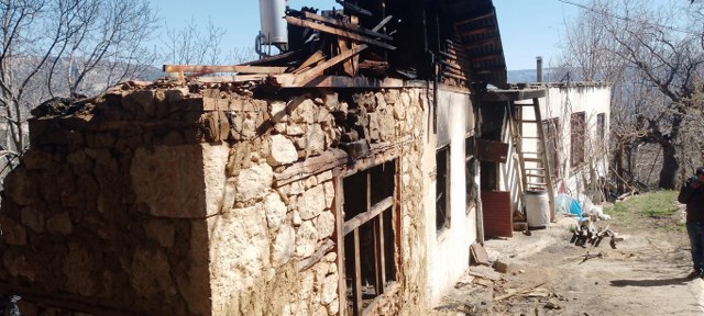 Sahur vakti çıkan yangında 83 yaşındaki adam yanarak can verdi