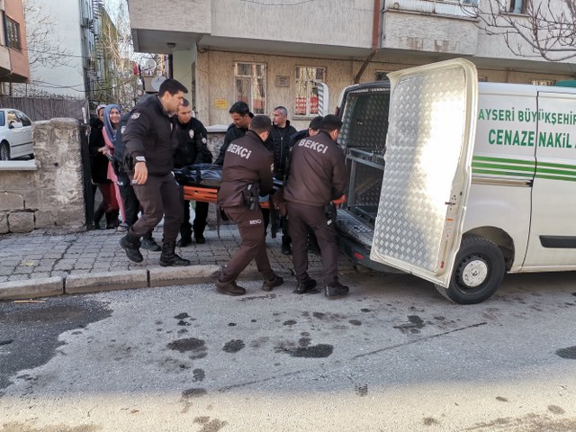 Kayseri'de dehşet veren olay! Genç kız annesini defalarca bıçaklayarak öldürdü