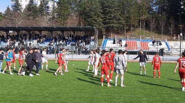 Samsun'da amatör futbol maçında ortalık karıştı