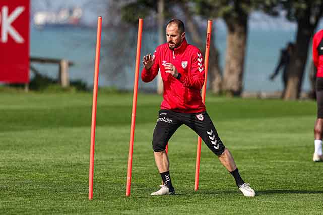 İstikrar abidesi kaptan Zeki Yavru