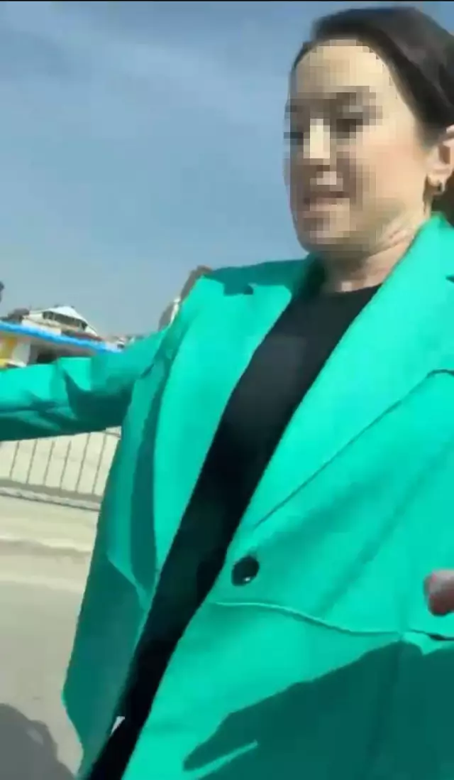 Trafikte kadın sürücüler arasında gerilim! Skuter ile uyaran şoföre saldırdı