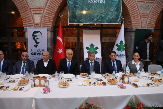 Samsun'daki iftar programına katılan GP Genel Başkanı Davutoğlu Gazze'deki zulme dikkat çekti