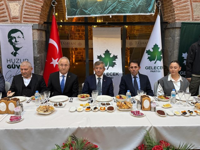 Samsun'da konuşan GP Genel Başkanı Davutoğlu'ndan İBB'nin yolsuzluk soruşturmasıyla ilgili açıklama