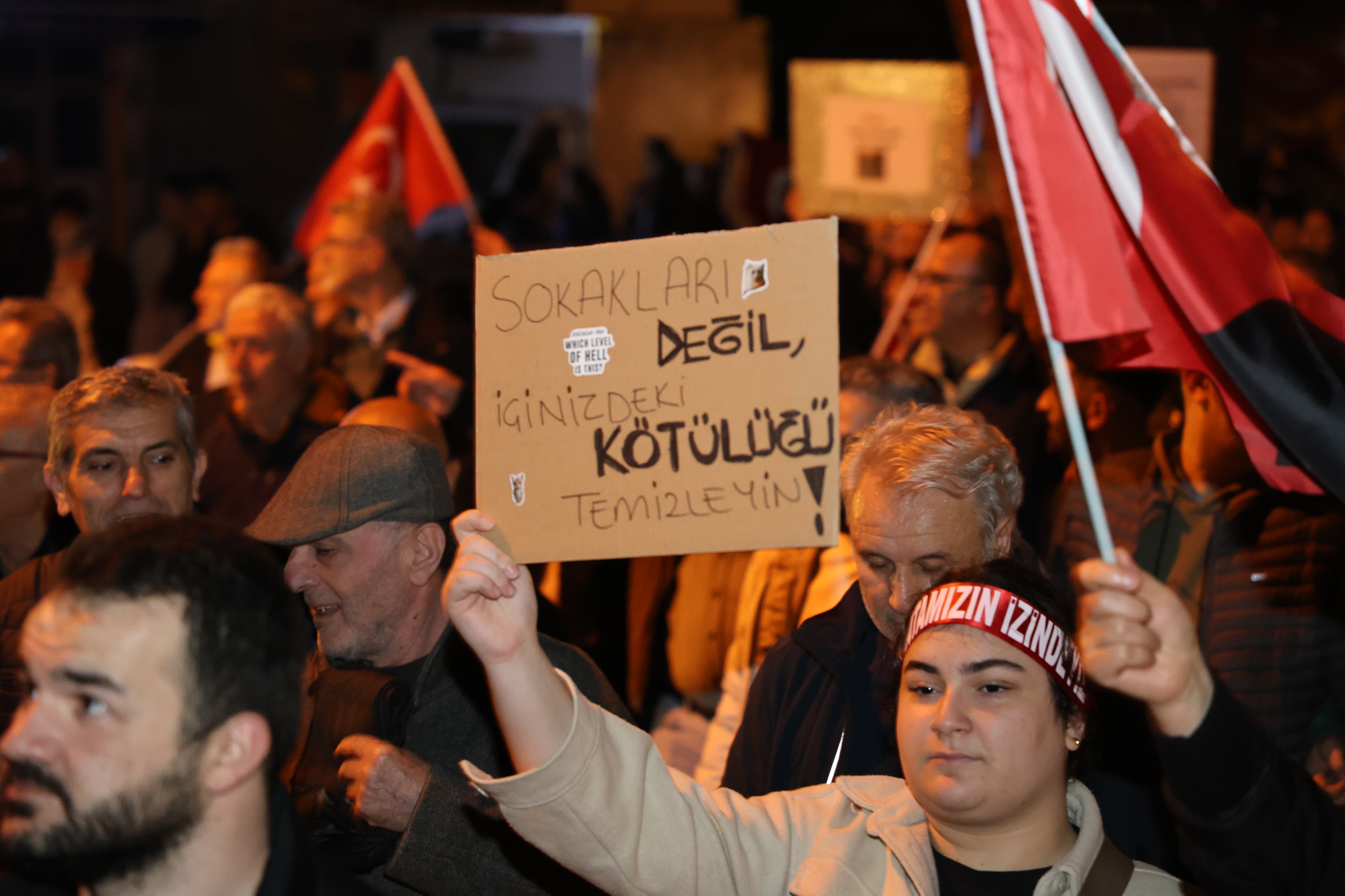 Atakum'da on binlerce kişinin katıldığı demokrasi yürüyüşü