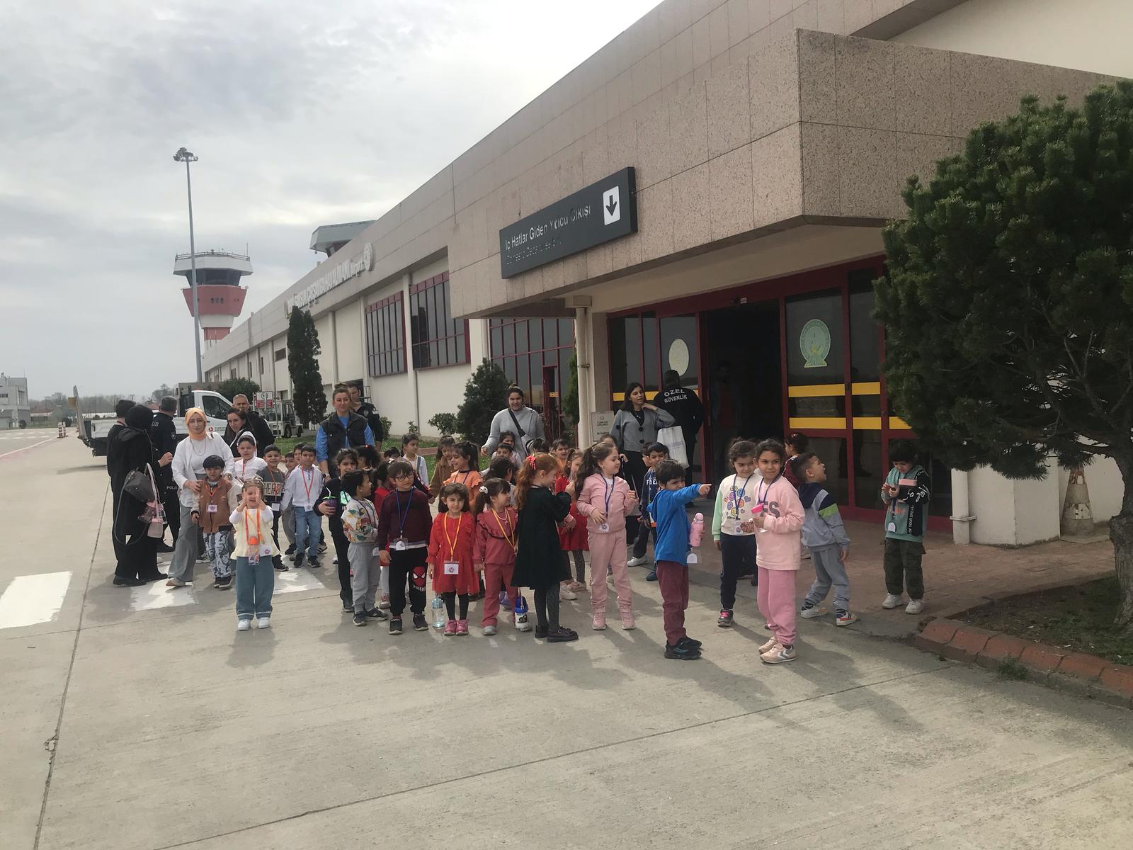 Miniklerin havalimanı yolculuğu: Samsun'da Çıktım Yola projesi