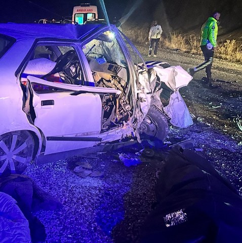 Araçlar kafa kafaya çarpıştı! Ömer Yılkan hayatını kaybetti