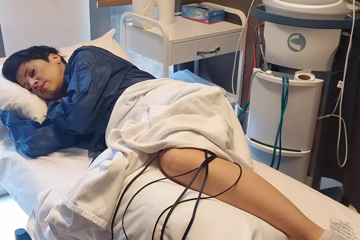 Ünlü şarkıcı Aydilge hastaneye kaldırıldı! 