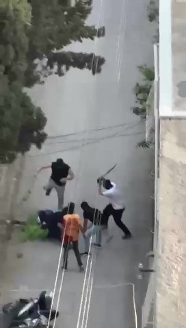 Yer Adana! Kar maskeli şahıslar bir kişiyi öldüresiye darp etti