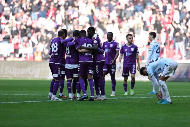 Samsunspor Teknik Direktörü Reis'ten futbolcularına övgü! Çok iyi bir takıma sahibiz