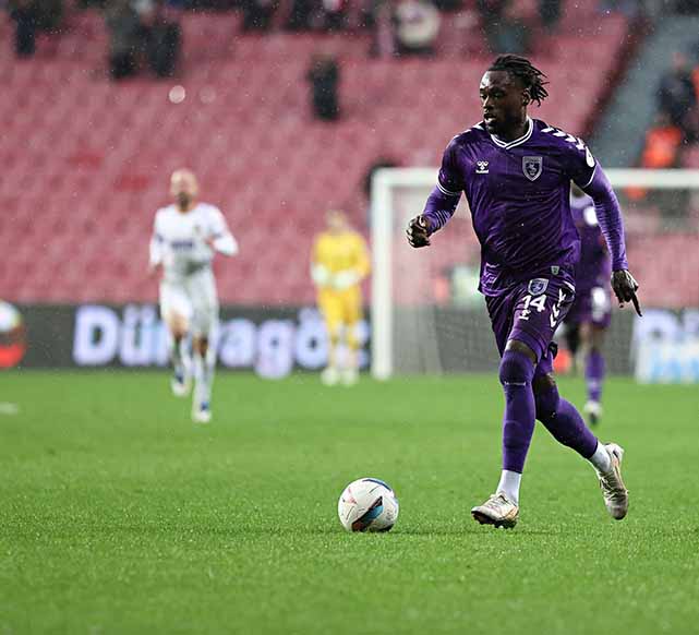 Kasımpaşa maçında Marius Mouandilmadji'nin yerine Dimata