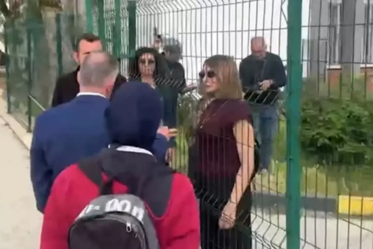 Başörtülü öğrenciyi okula almadılar! Bakanlık yetkilisini de kapıdan kovdular