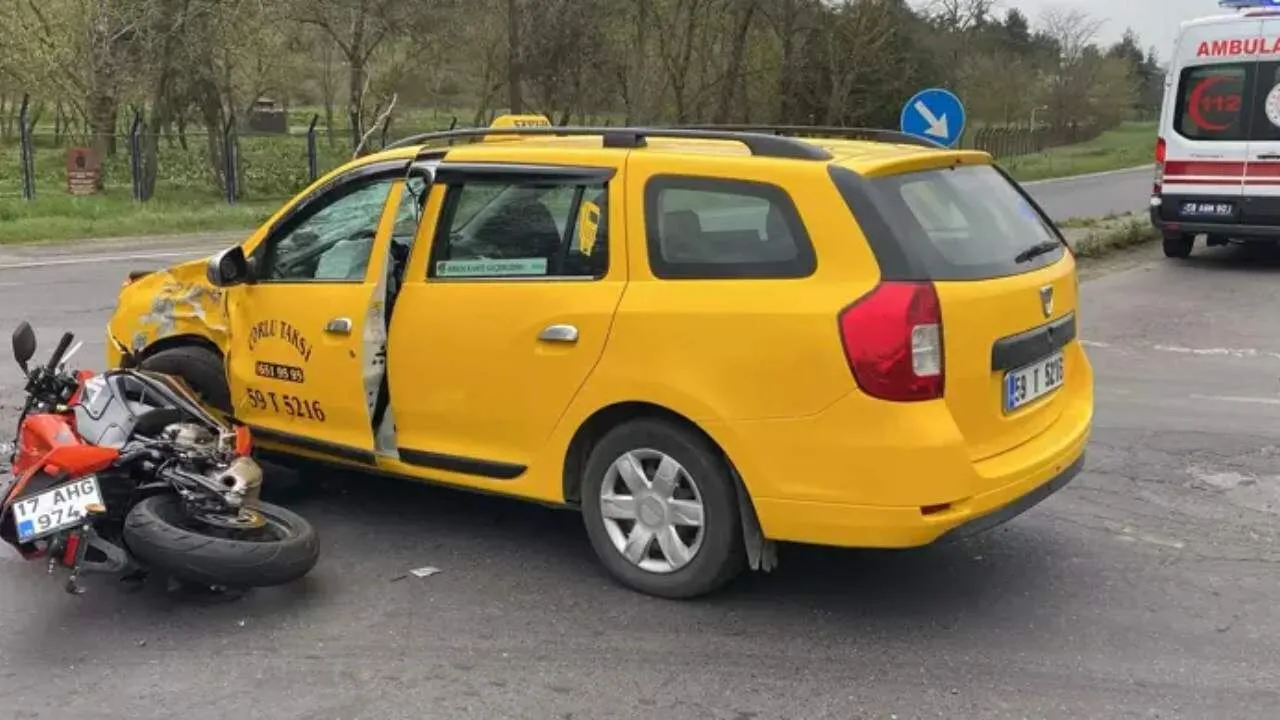 Taksi ile çarpışan motosiklet sürücüsünden kötü haber