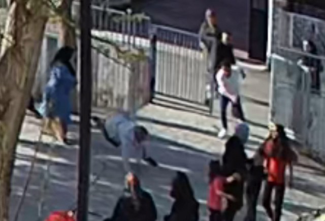 İlkokul öğrencisine tokat attığı iddia edildi! Okul müdürüne tekmeli sopalı saldırı