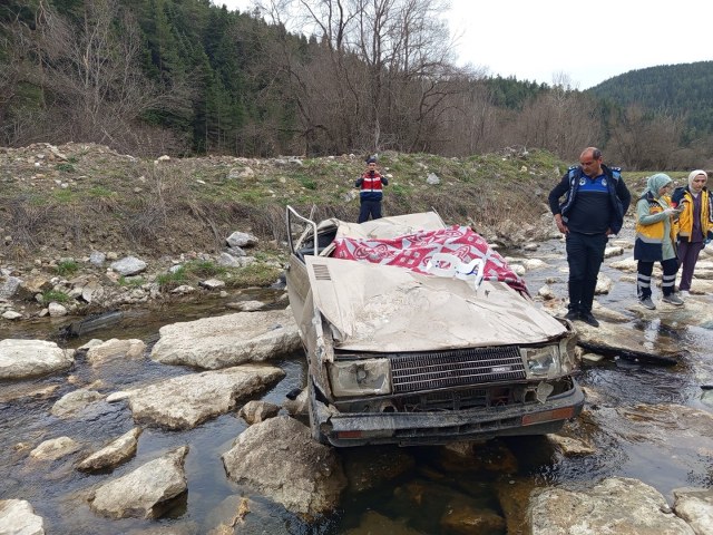 Otomobiliyle çaya uçan İbrahim Kurt hayatını kaybetti