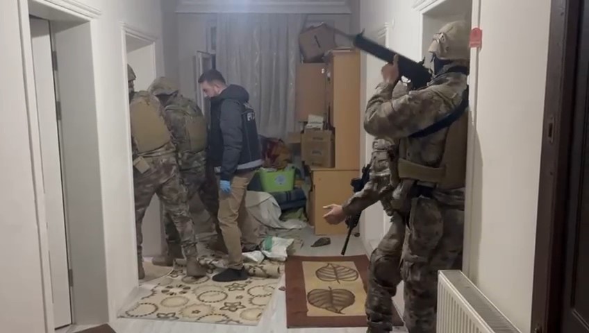 Samsun'da özel harekat destekli zehir tacirlerine operasyon! 6 gözaltı