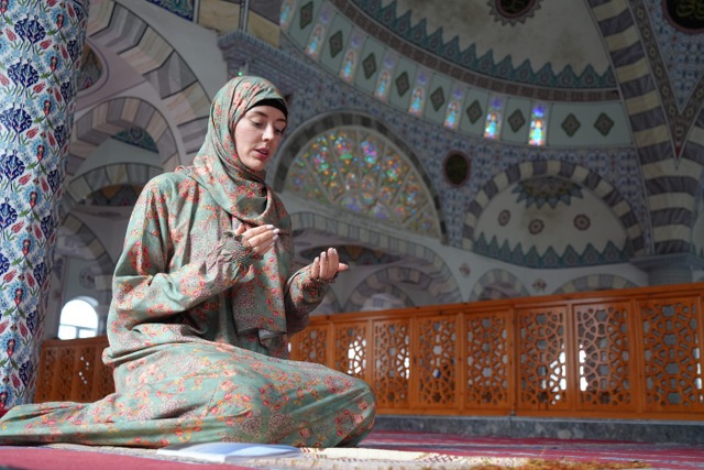 7 sene önce geldiği Türkiye'de İslamiyeti seçen Rus Yana Aydemir Samsun'da şeflik yapıyor