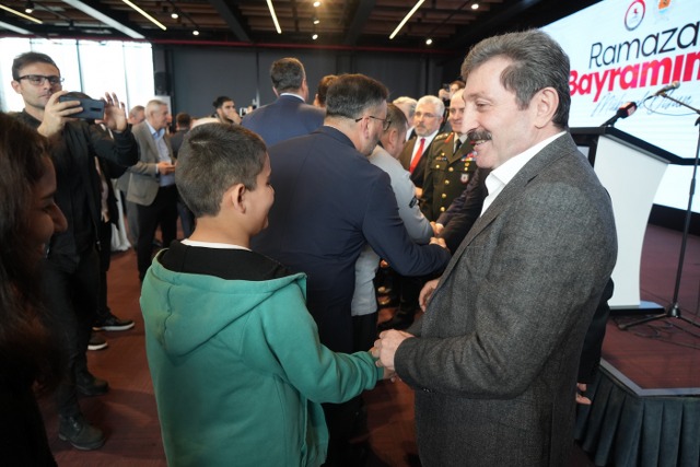 Samsun protokolü Ramazan Bayramı'nın ilk günü bayramlaştı