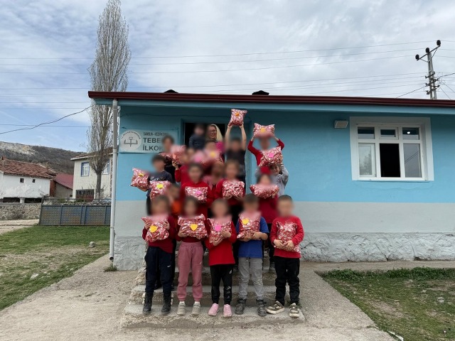 Samsun'da ebe Özge Tekin'den Ramazan Bayramı'nda örnek davranış