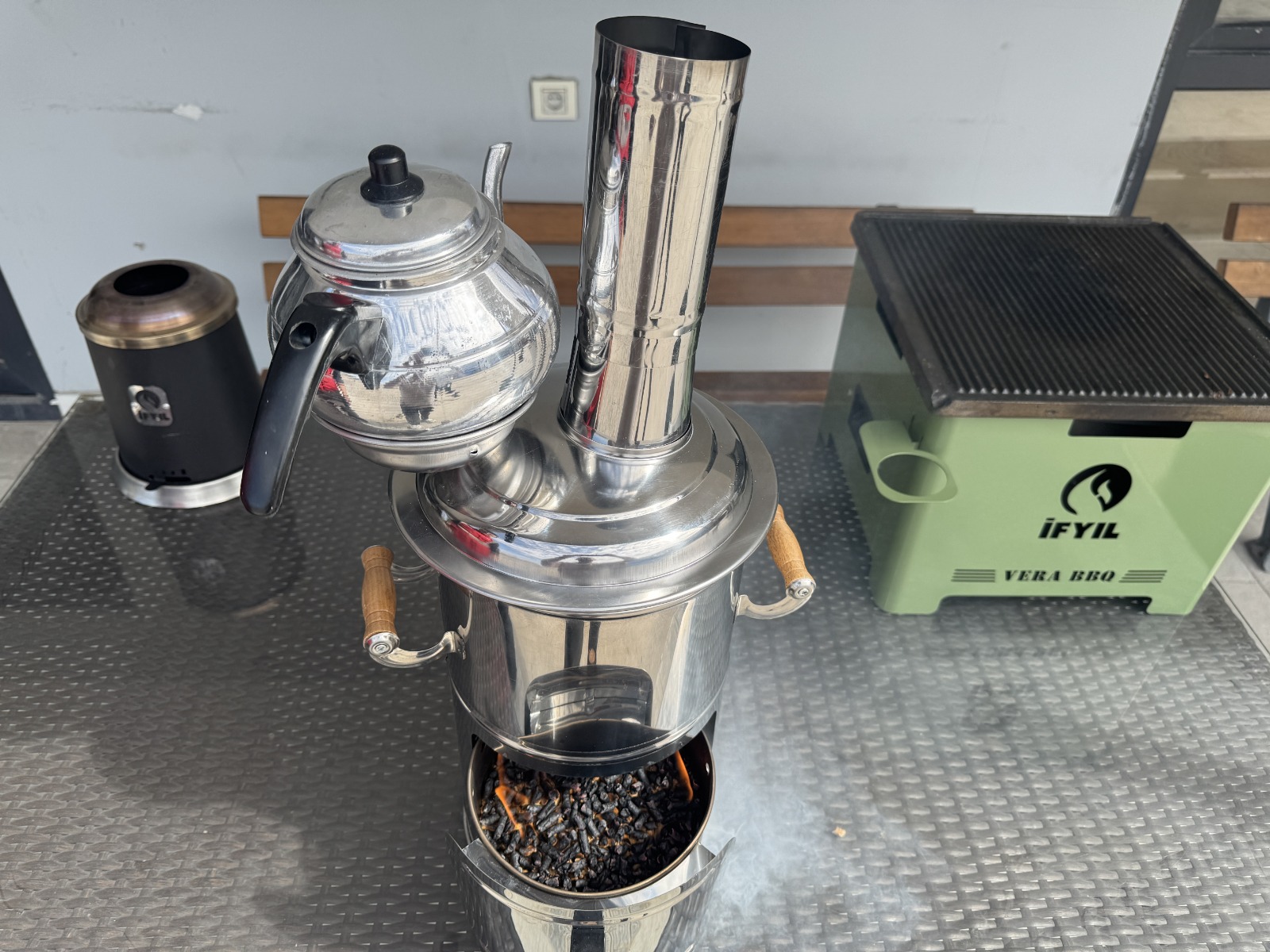 Samsun’da yenilenebilir kaynaklardan pelet yakıtlı semaver! “Ateş devamlı yanıyor”