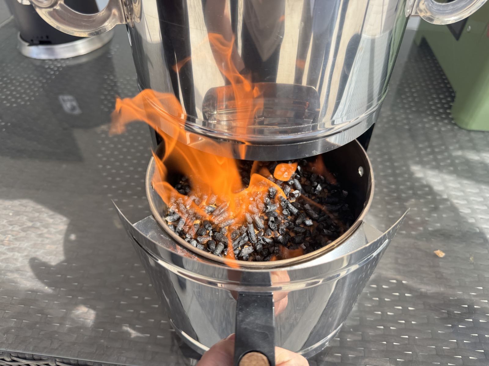 Samsun’da yenilenebilir kaynaklardan pelet yakıtlı semaver! “Ateş devamlı yanıyor”