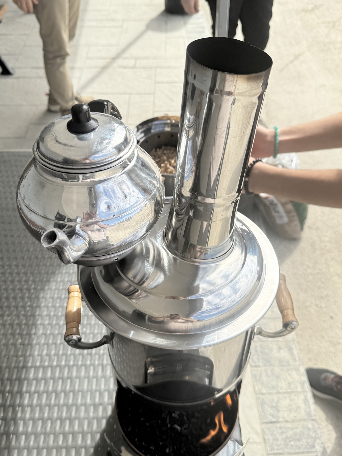 Samsun’da yenilenebilir kaynaklardan pelet yakıtlı semaver! “Ateş devamlı yanıyor”