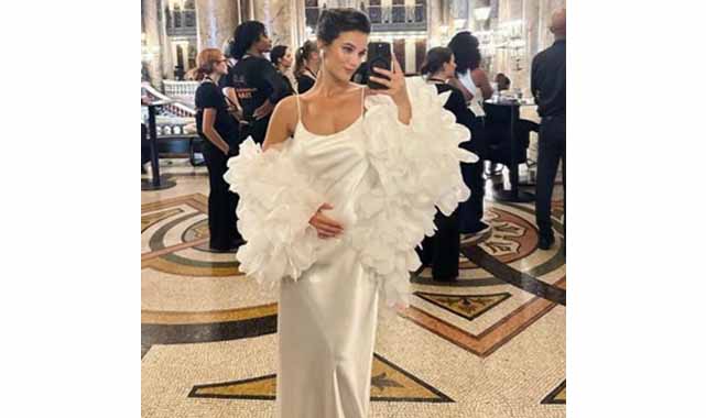 Ünlü oyuncular Pınar Deniz ve Kaan Yıldırım bebeklerine kavuştu